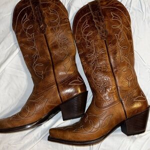 Ariat Cowgirl Boots Size 10
